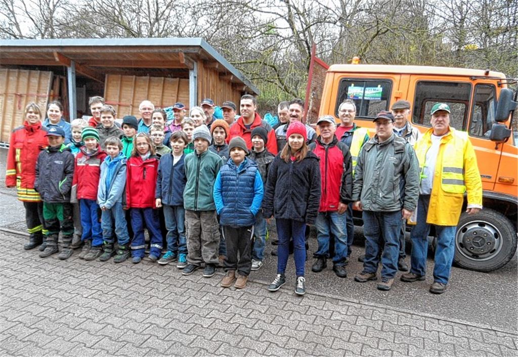 Frühjahrsputz in Sternenfels und Diefenbach: 40 freiwillige Helfer machen mit.