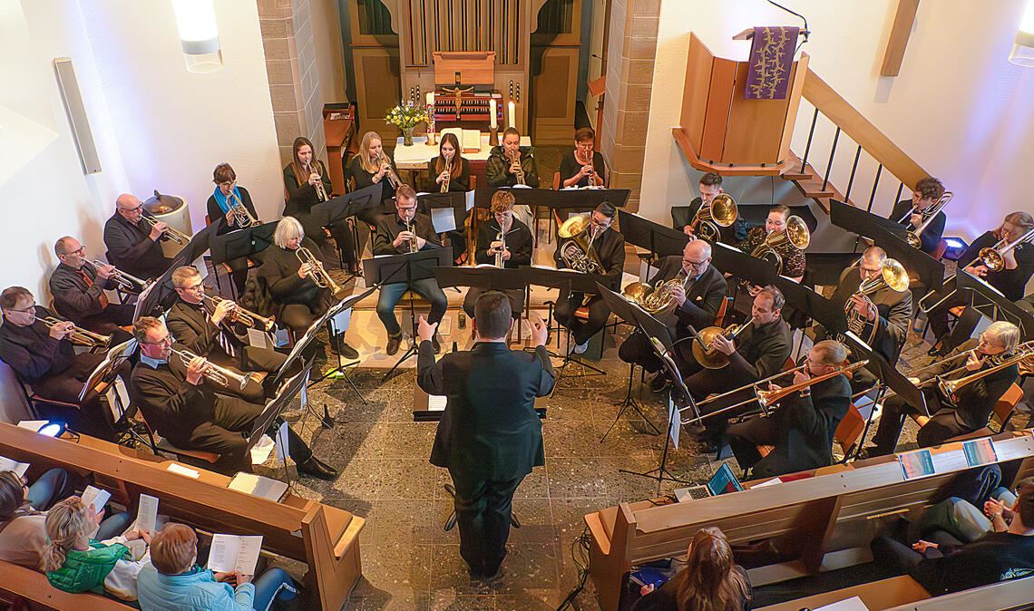 Frühlingsklänge im Abendlicht: der Posaunenchor Schmie-Maulbronn. Foto: Friedrich
