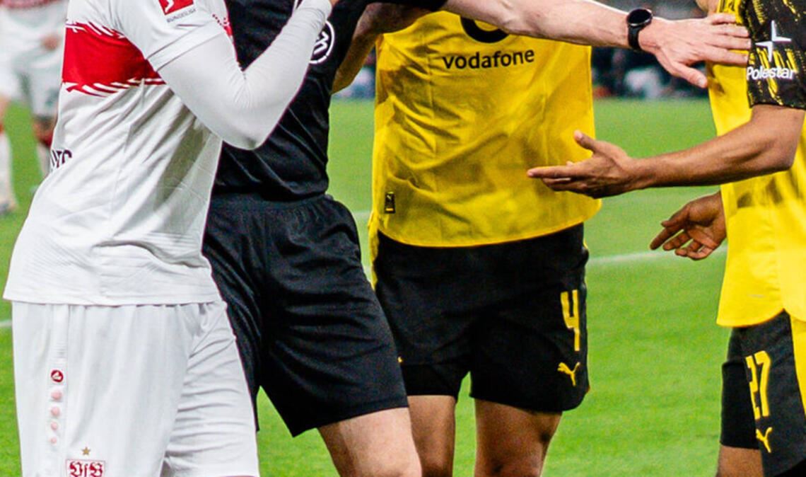 Frust bei Ermedin Demirovic (li.) nach dem späten 0:1-Treffer für Borussia Dortmund. Ist der VfB-Stürmer aber einfach auch zu spät eingewechselt worden?