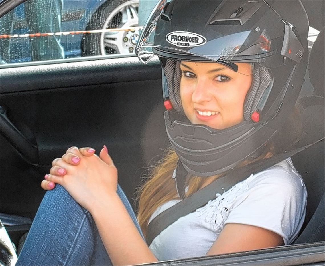 Führerschein-Neuling und Motorsport-Anfängerin Michelle Schillinger. Foto: privat
