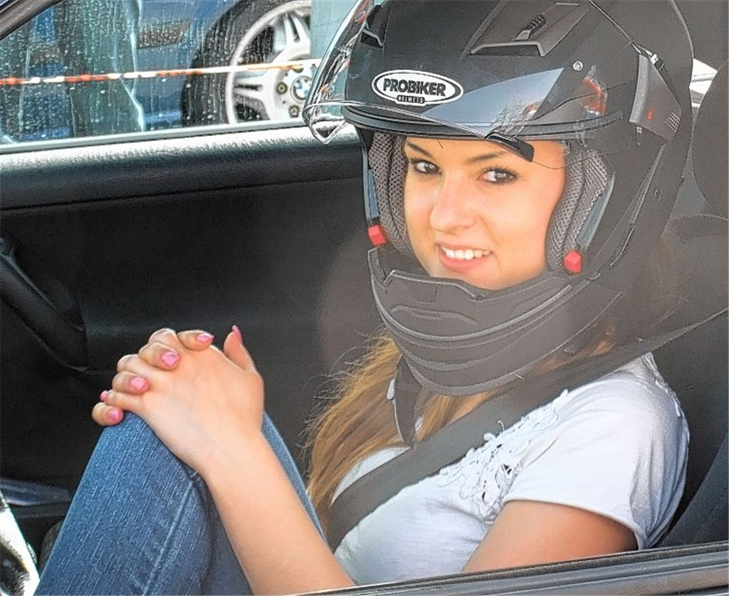 Führerschein-Neuling und Motorsport-Anfängerin Michelle Schillinger. Foto: privat