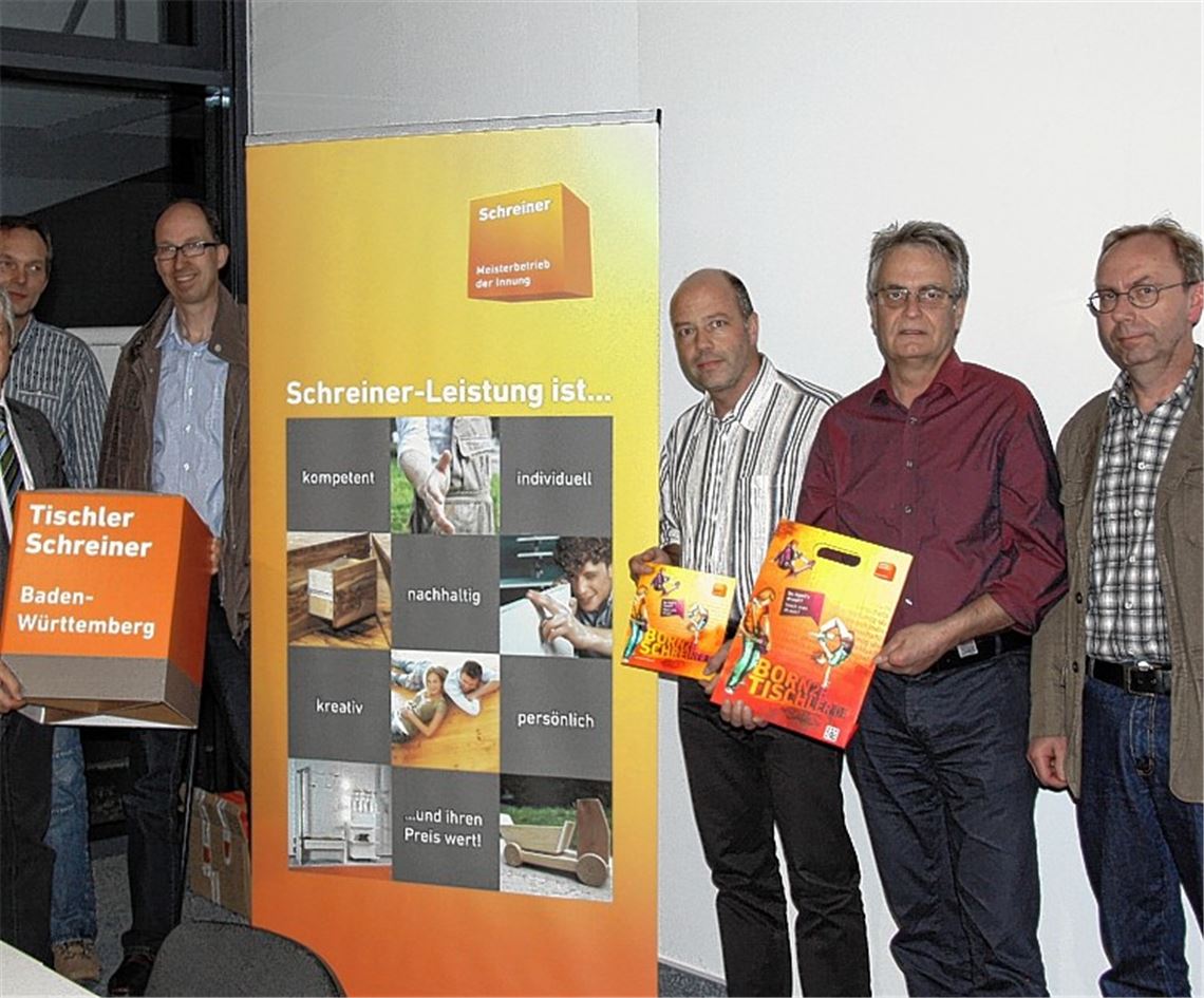 Führungsspitze der Schreinerinnung (v. li.): Obermeister Reinhard Engel, Thomas Quitschke , Andreas Hoffmann, Richard Wörtz, Gerhard Anders sowie Thomas Wagner. Foto: Mummert