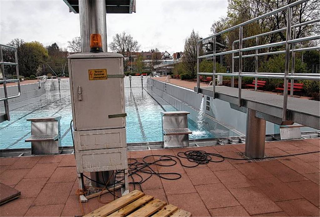 Fünf Tage dauert es, bis 3,15 Millionen Liter Wasser in die Becken des Freibads geflossen sind. Foto: Fürst