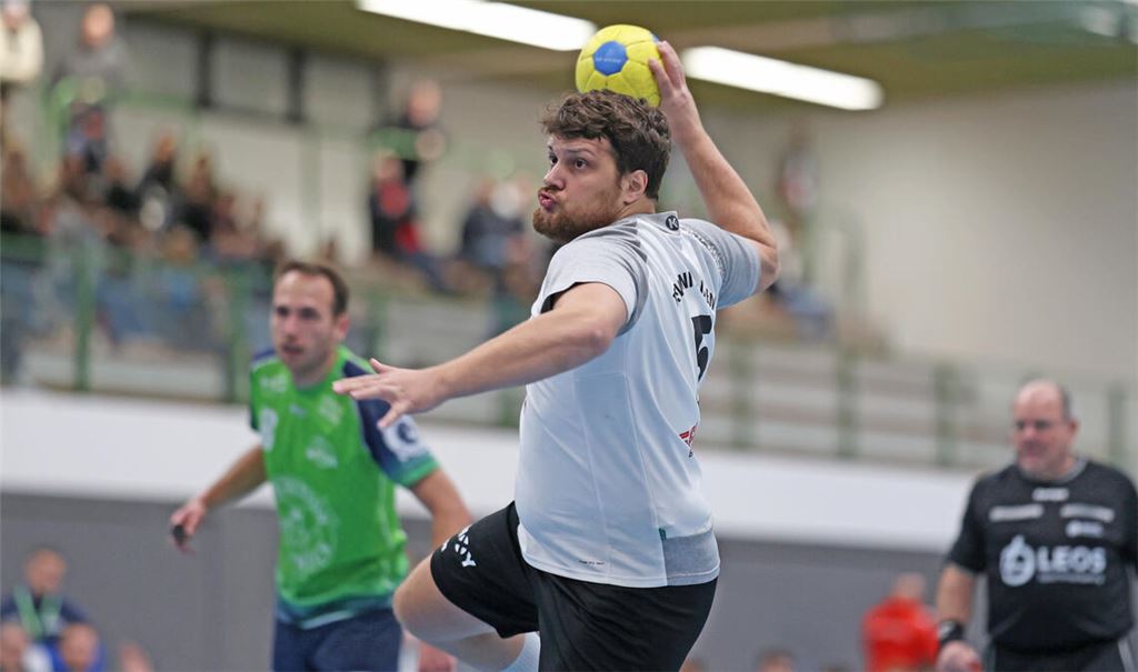 Fünf Tore fürs Remis: Petar Petricevic beim Siebenmeter. Foto: Müller