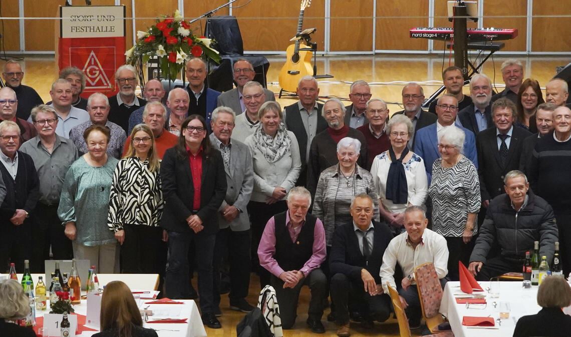 Für 40, 50, 60, 70 und 75 Jahre Treue zur IG Metall sind bei der Jubilarfeier in Ispringen zahlreiche Mitglieder geehrt worden. Foto: Roller