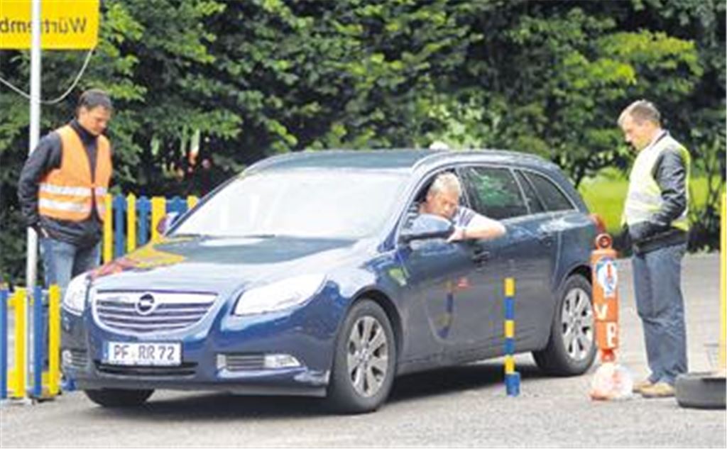 

Für Fahrer mit normalen Serien-Autos wie Rudi Resch vom RKV Lomersheim, sind die Prüfungen eine große Herausforderung.
Foto: Fotomoment