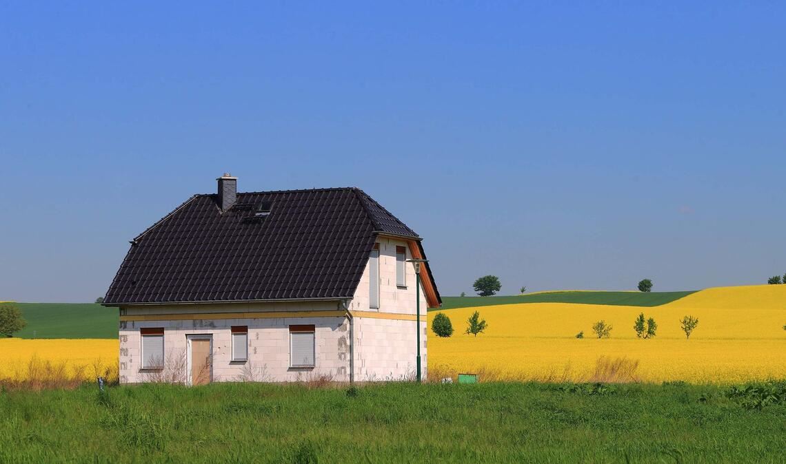 Für Familien mit kleinem und mittlerem Einkommen steht ab Juni eine neue Bauförderung zur Verfügung.