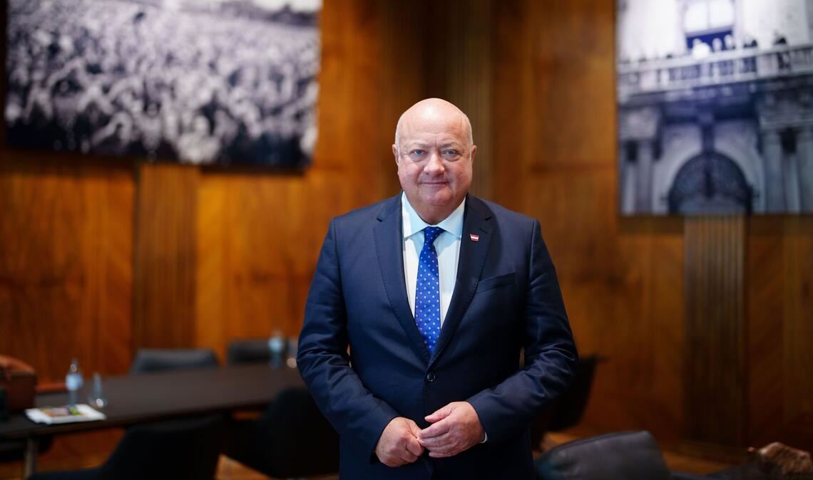 Für Kanzler Christian Stocker sind AfD und FPÖ nur bedingt vergleichbar.