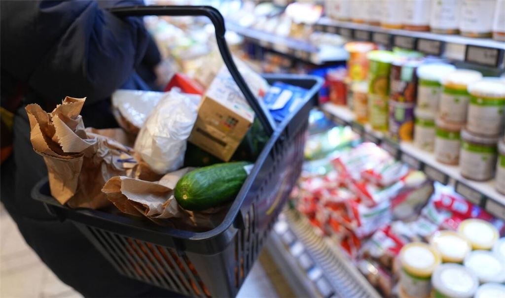 Für Lebensmittel müssen Verbraucher derzeit deutlich tiefer in die Tasche greifen als im Jahr 2020.