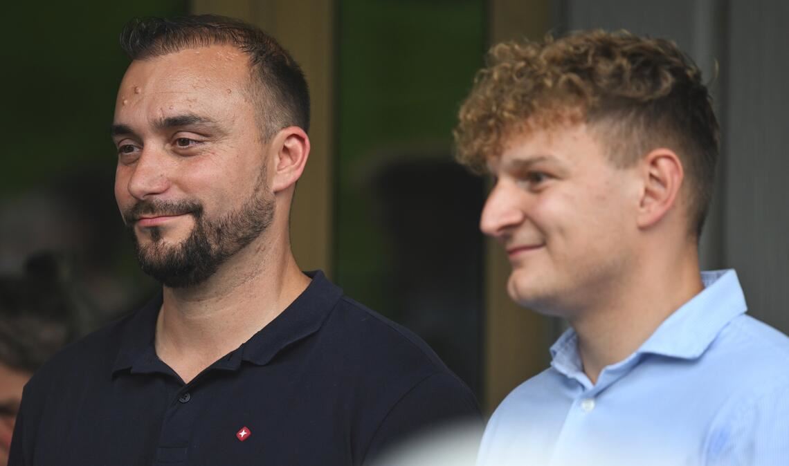 Für Matthias Speidel (li.) und Julius Terhorst geht der Wahlkampf weiter. Am 12. Juli entscheiden die Ötisheimer, wer von den beiden Bürgermeister wird. Fotos: Schüller, Fotomoment