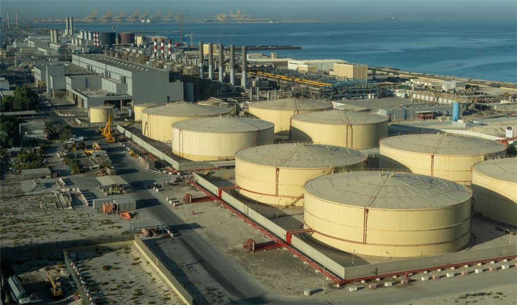 Für Saudi-Arabien, die Vereinigten Arabischen Emirate und Katar hat mit der faktischen Blockade der Straße von Hormus ein Wettlauf gegen die Zeit begonnen. Sie müssen andere Wege finden, um Kunden zu beliefern und noch größere Umsatzeinbrüche zu verhindern.