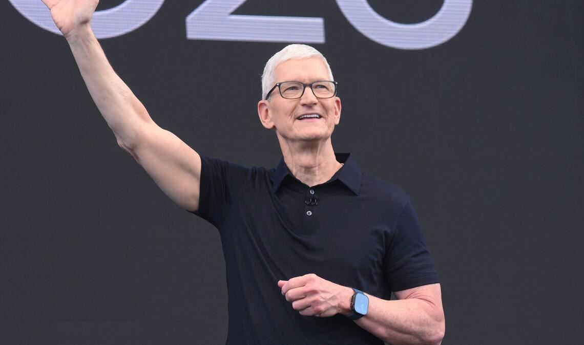 Für Tim Cook ist es die letzte WWDC als Konzernchef. Er übergibt die Führung zum September an John Ternus, der bisher für Geräte zuständig war.