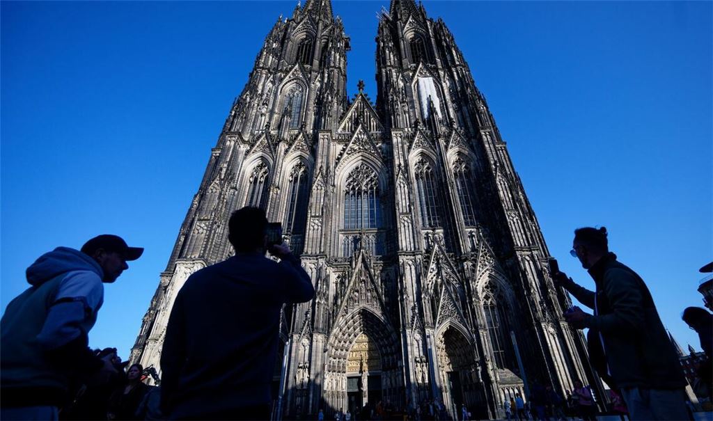 Für Touristen ist der Dom bald nicht mehr gratis zu besichtigen.