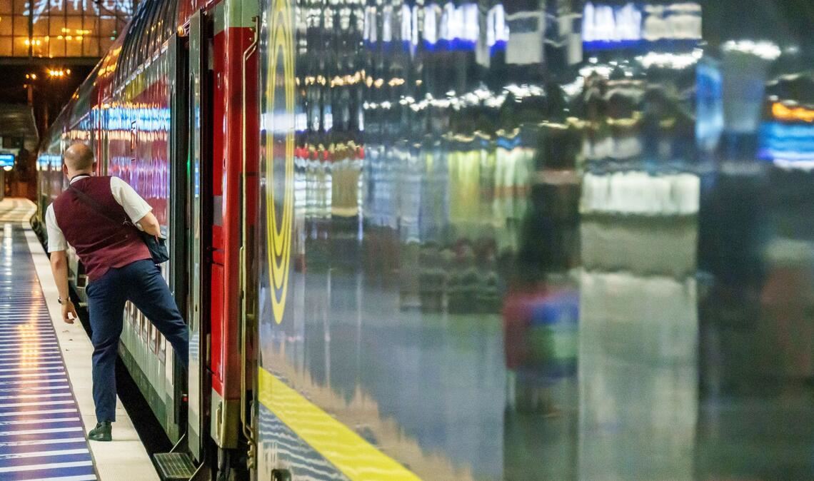 Für alle, die anpacken und in Erinnerung bleiben: Bahnmitarbeiter bekommen Auszeichnung. (Symbolbild)
