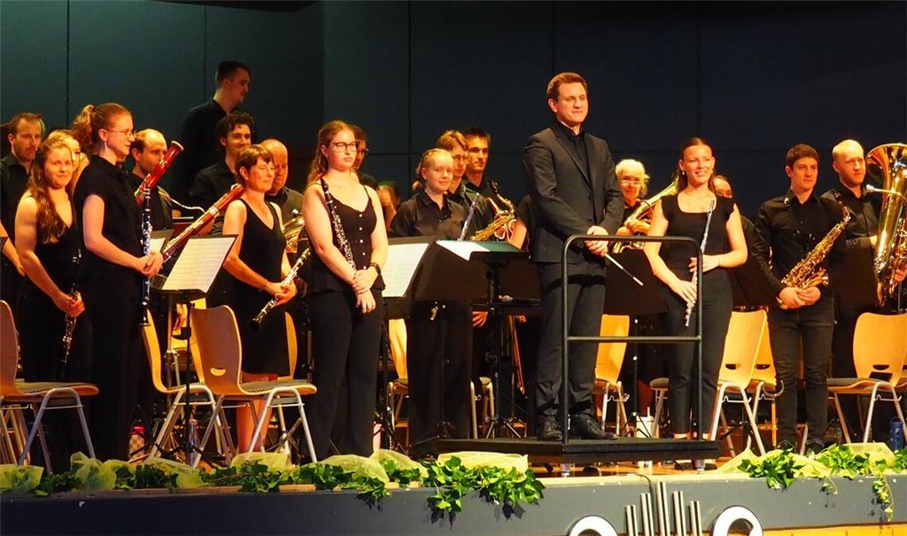 Für das Konzert haben sich etwa 40 Musikerinnen und Musiker aus Ötisheim und befreundeten Vereinen zusammengefunden. Foto: Müller