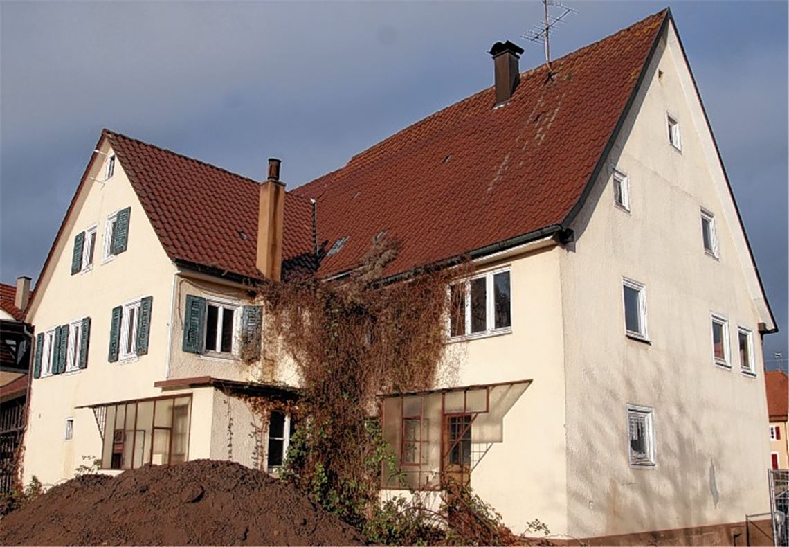 Für das geschichtsträchtige Haus Hofstraße 17 hat sich noch kein sanierungswilliger Interessent gefunden. Archivfoto: Disselhoff