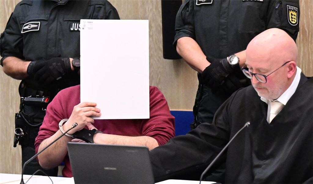 Für den Angeklagten las sein Verteidiger Uwe Kosmala eine Erklärung vor.