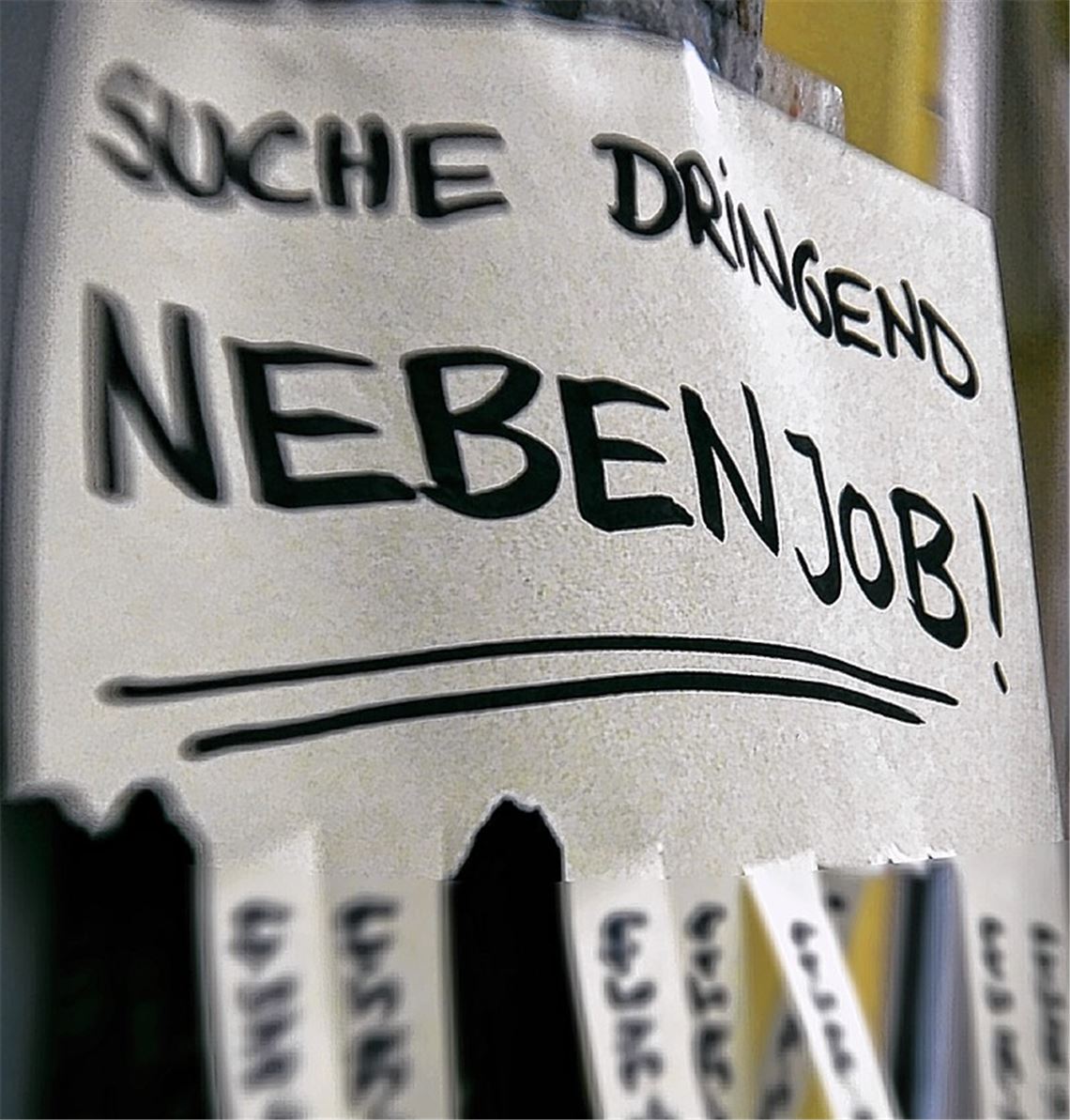Für die Arbeit nach Feierabend: Immer mehr Menschen suchen einen Zweit- oder Dritt-Job, um über die Runden zu kommen. 