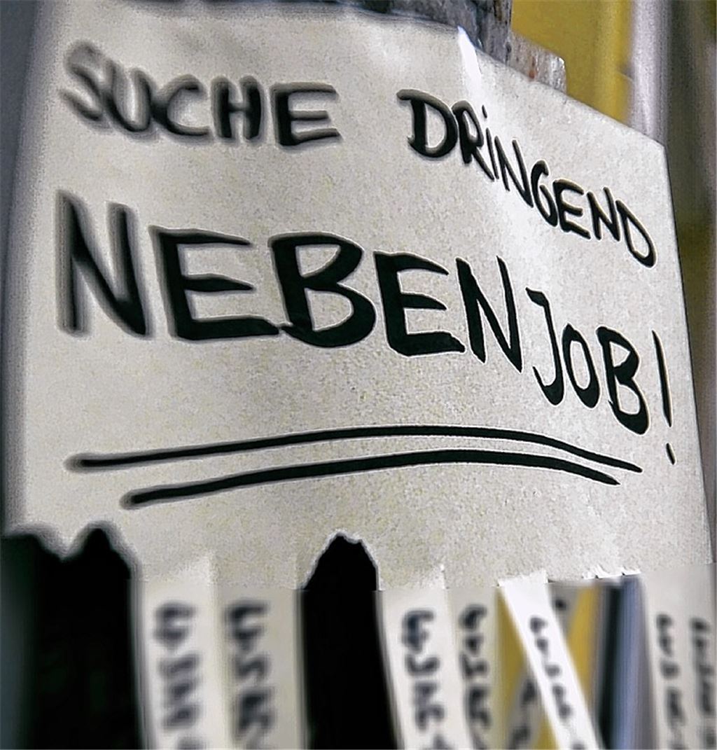 Für die Arbeit nach Feierabend: Immer mehr Menschen suchen einen Zweit- oder Dritt-Job, um über die Runden zu kommen. 
