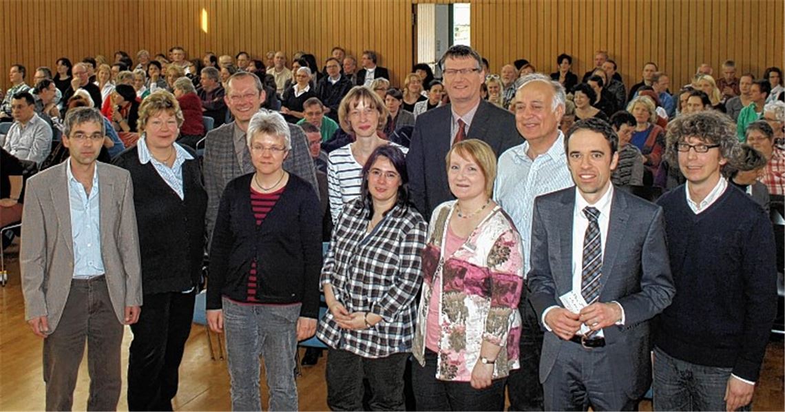 Für die Freiheit der Heimbewohner und gegen eine Fixierung machen sich im Pforzheimer Amtsgericht Dr. Sebastian Kirsch (3.v.li.) und Susanne Preisenhammer (2.v.li.) stark und überzeugen damit die Pforzheimer Betreuungsrichter sowie Vertreter der Heimaufsichts- und Betreuungsbehörden und des medizinischen Dienstes der Krankenkassen. Foto: Zachmann