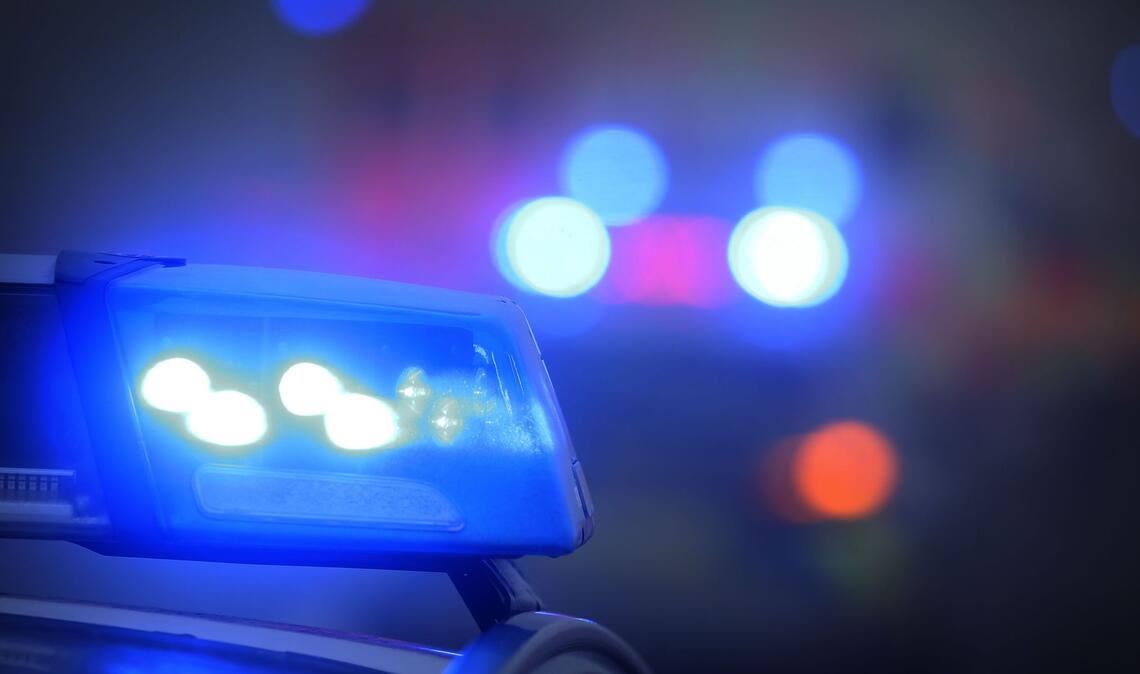 Für die Rettungsmaßnahmen wurde die Bundesstraße 292  am Abend in beiden Fahrtrichtungen gesperrt. (Symbolbild)