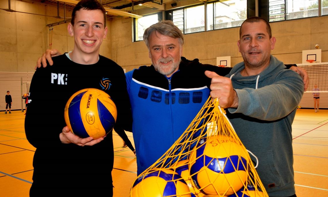 Trainingslager soll Nationen verbinden Für die Trainer Patrick Krause (v. li) Jürgen Schmidt und Kevin Karsch sind Sport und Integration gleichermaßen wichtig. Foto: eld