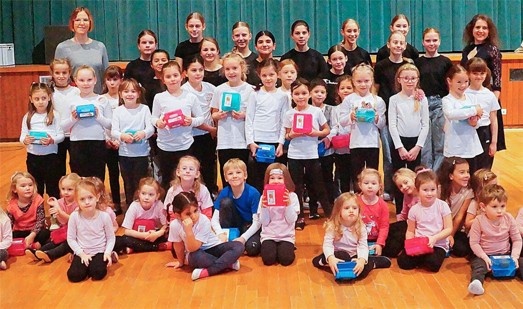Für die gelungenen Darbietungen erhalten die Kinder eine gefüllte Vesperbox als Weihnachtsgeschenk. Foto: privat