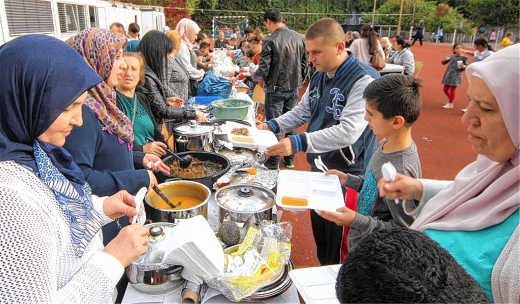 Flüchtlinge feiern auf türkische Art