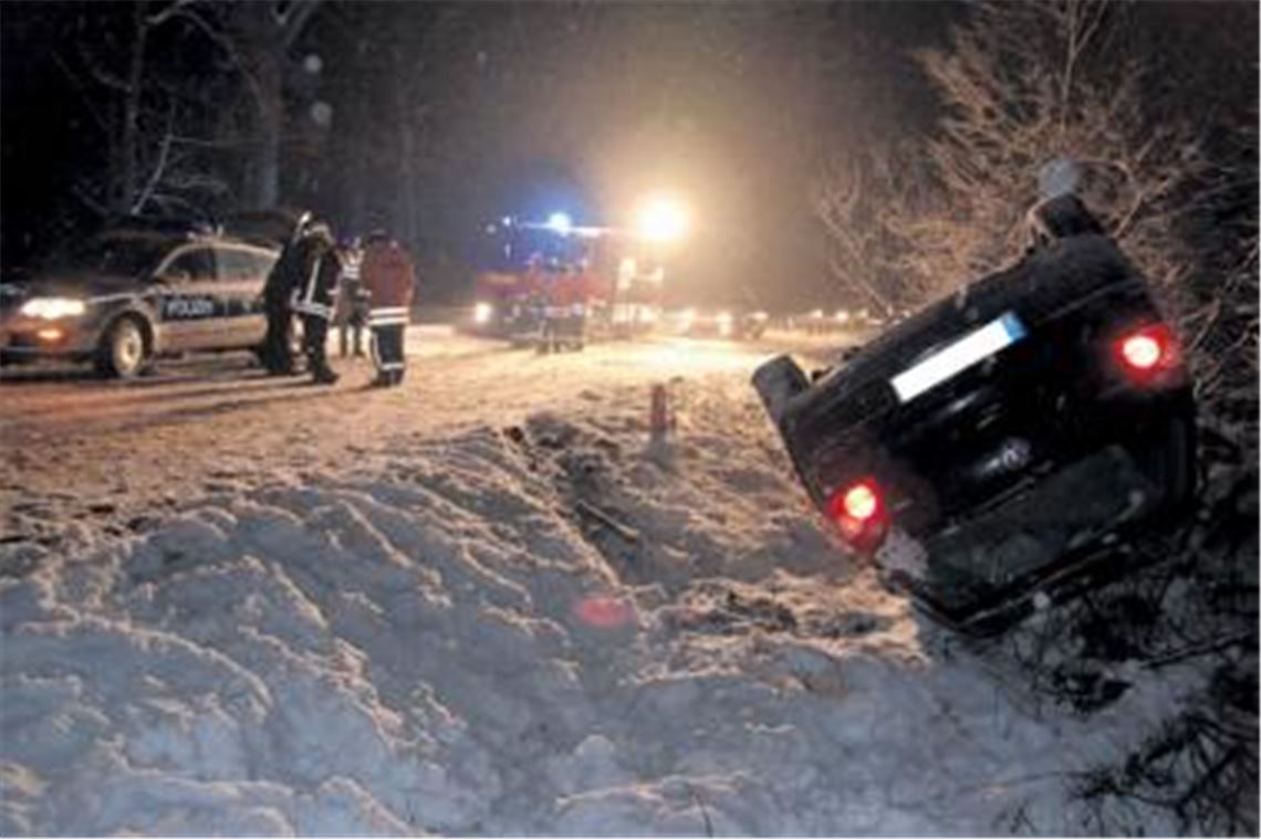 Für eine Vaihingerin endete am Montag die Fahrt auf der Landesstraße im Graben.
Foto: Disselhoff