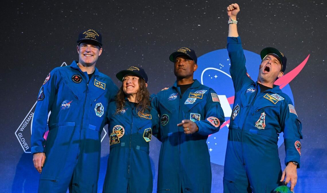 „Für immer verbunden“: Die Nasa-Astronauten Jeremy Hansen, Christina Koch, Victor Glover und Reid Wiseman (von links) beim ersten öffentlichen Auftritt nach ihrer Rückkehr.