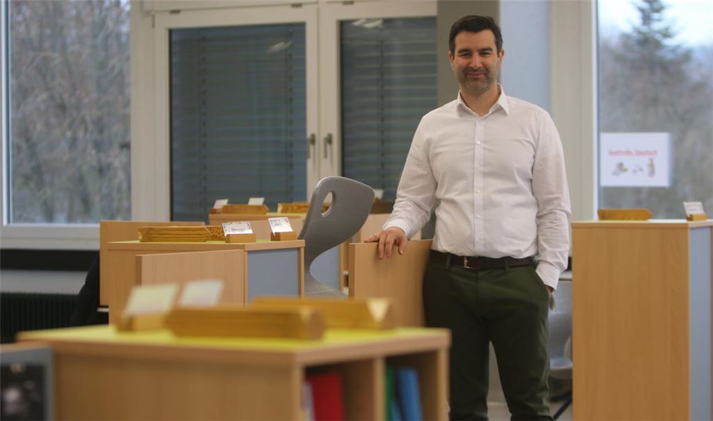 „Für mich war schnell klar, dass ich Verantwortung übernehmen will“: Efthymios Vlahos will die Gemeinschaftsschule Illingen-Maulbronn stärken. Er ist überzeugt, dass das pädagogische Konzept mit weniger Notendruck und individuellerem Lernen mit professioneller Begleitung die richtige Antwort auf veränderte Bildungsanforderungen ist. Fotos: Disselhoff/Archiv