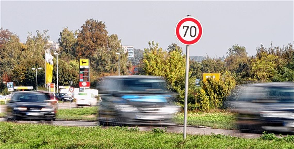 Fuß vom Gas – und das nicht nur am Illinger Eck: Mit einer großangelegten Aktion will die Polizei in der kommenden Woche die Autofahrer wachrütteln. Foto: Hansen