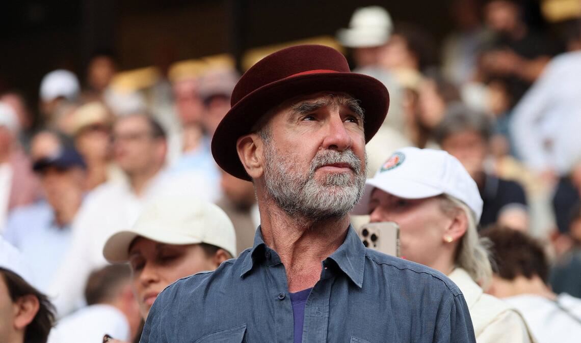 Fußball-Legende Eric Cantona beobachtet das Finale der French Open von den Zuschauerrängen aus.
