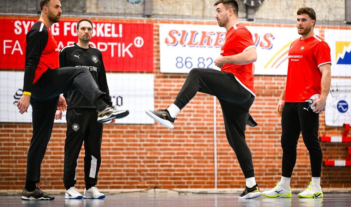 Fußball zum Aufwärmen: Die deutschen Handballer bereiten sich auf Österreich vor.