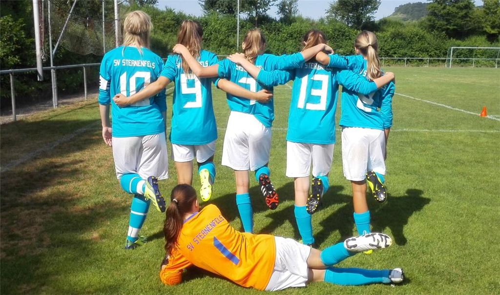 Fußballerinnen in Trikots des SV Sternenfels soll es im Idealfall in Zukunft wieder geben. Zunächst ist aber erst einmal nur an Freizeitfußball gedacht. Fotos: privat/Archiv