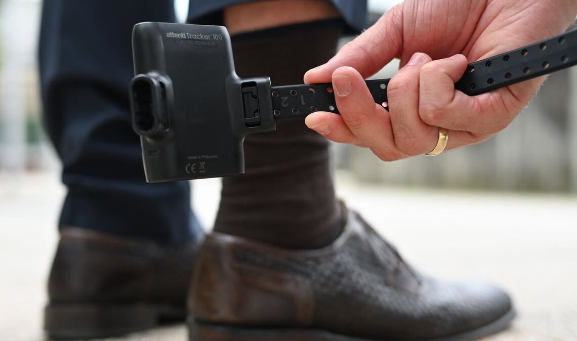 Fußfesseln werden in Spanien seit über 15 Jahren auch zum Frauenschutz eingesetzt. (Symbolbild)