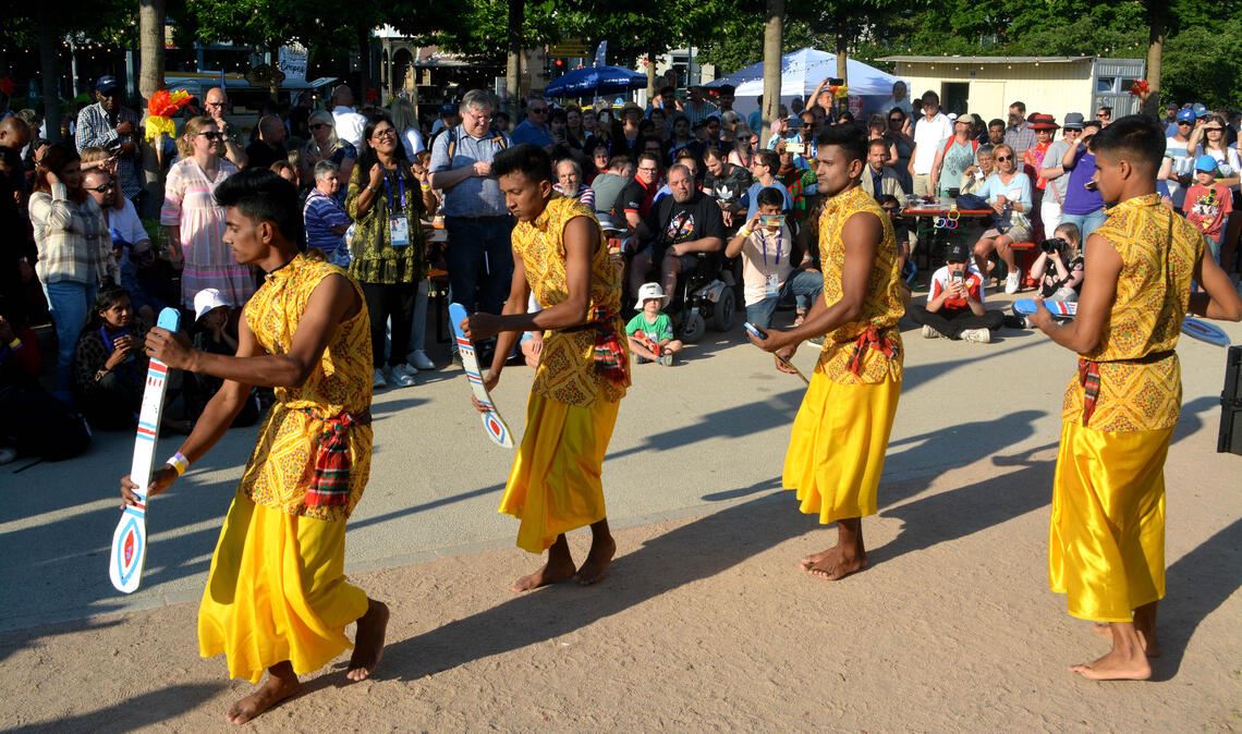 Gäste aus Bangladesch präsentieren traditionelle Tanzdarbietungen. Fotos: Stahlfeld, Wetzel