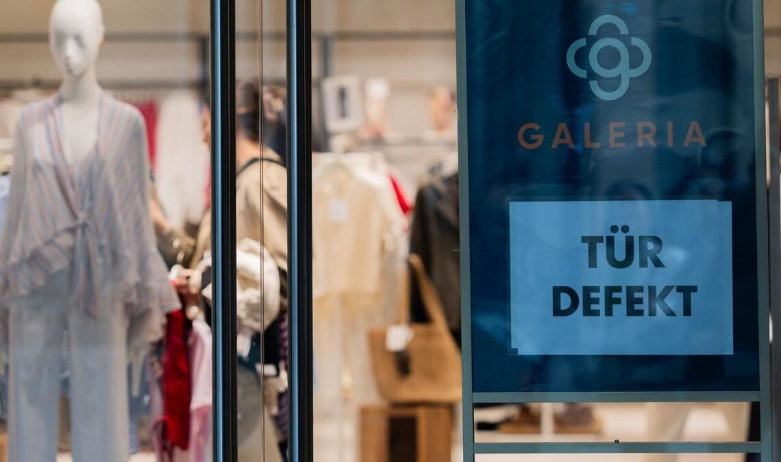 Galeria-Chef Hellenbock räumt Schwankungen der Liquidität ein.