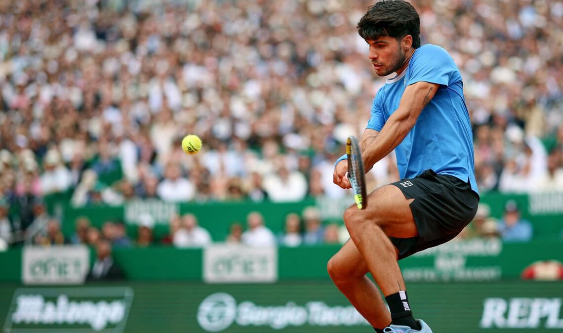 Galt neben Jannik Sinner als Topfavorit auf den Titel in Paris: Carlos Alcaraz. (Archivbild)
