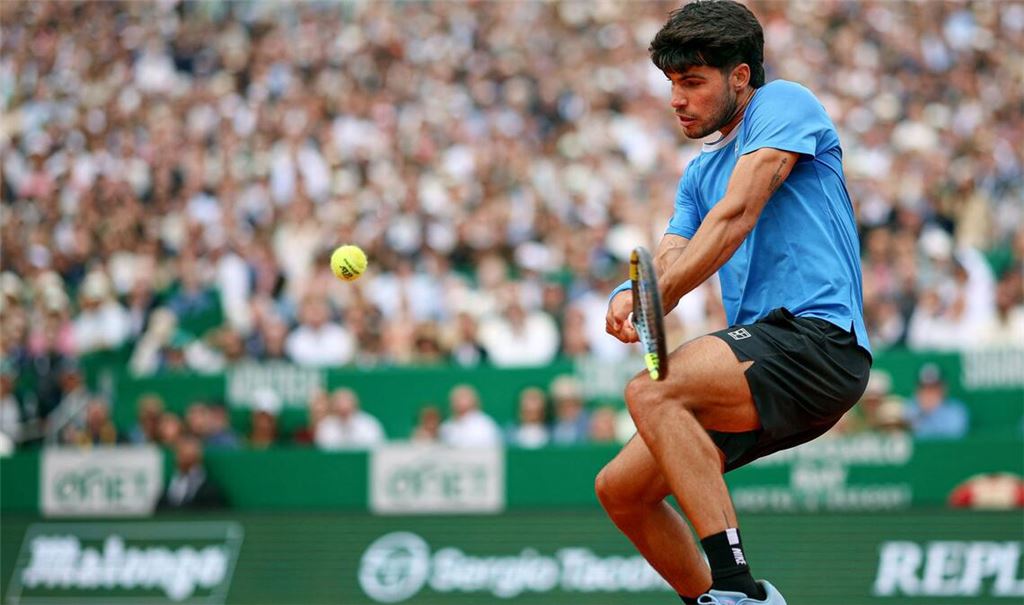 Galt neben Jannik Sinner als Topfavorit auf den Titel in Paris: Carlos Alcaraz. (Archivbild)