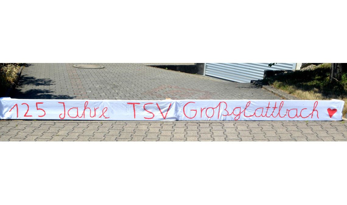 Ganz Grossglattbach feiert mit 02