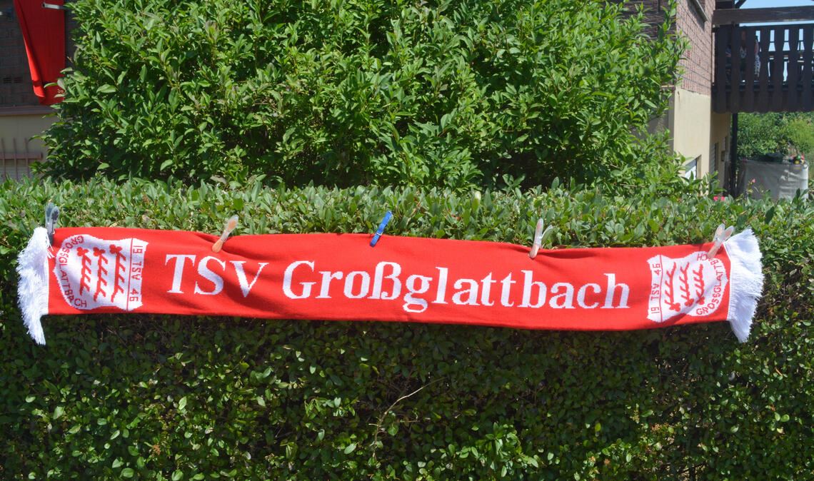 Ganz Grossglattbach feiert mit 02