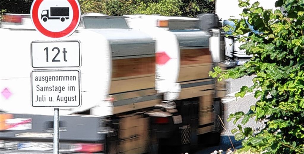 Ganztägiges Fahrverbot für schwere Lastwagen: In den nächsten Tagen sollen neue Verkehrsschilder an den betroffenen Streckenabschnitten aufgestellt werden.Foto: Nill