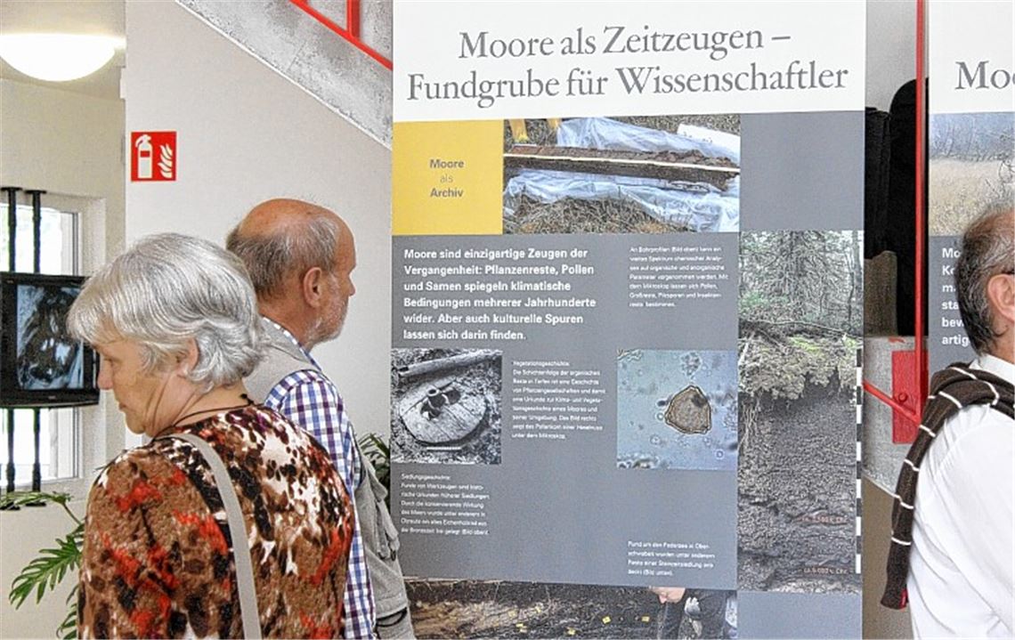 Gartenschaubesucher informieren sich im Treffpunkt Baden-Württemberg über Böden ...