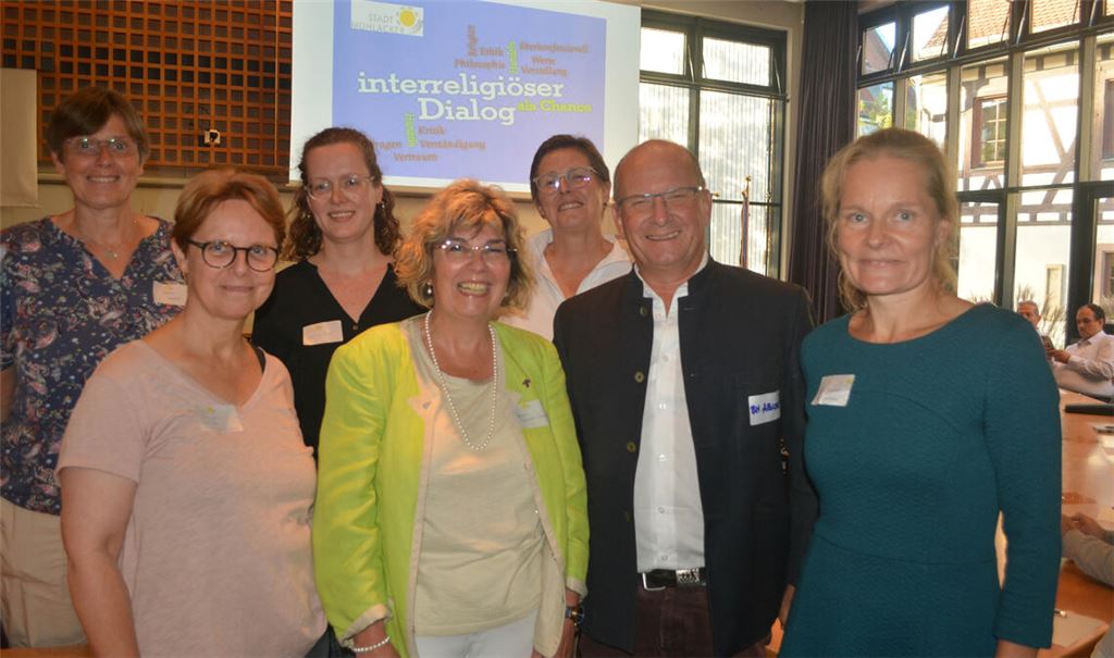 Gast- und Impulsgeber des Dialogs (v.li.): Daria Kraft, Claudia Kaufmann, Sabine Rabl, Gabriele Sauer, Irmgard Muthsam-Polimeni, Winfried Abicht und Leila Walliser. Foto: Stahlfeld