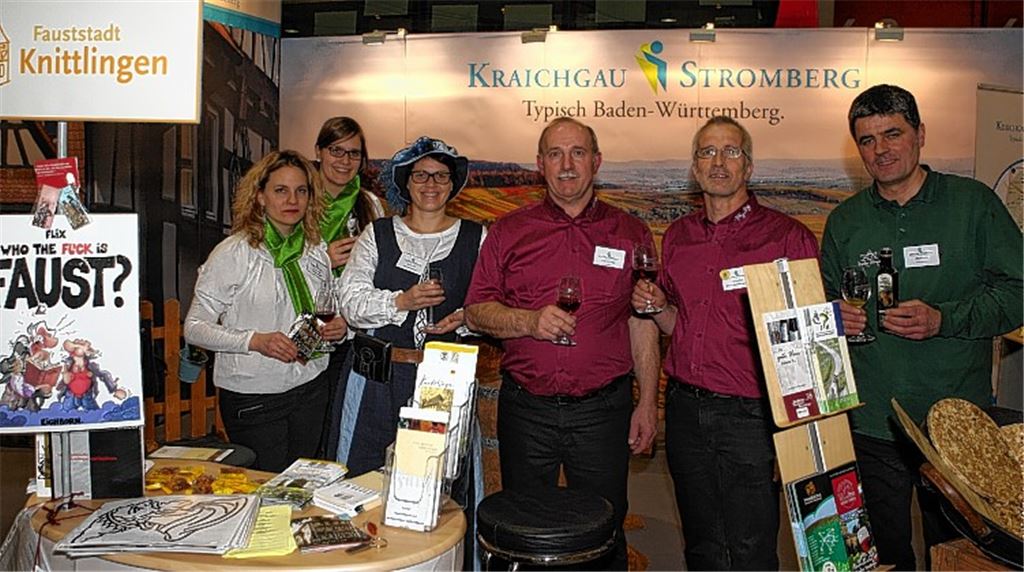 Gastgeber auf der CMT (v. li.): Dr. Denise Roth (Faust-Museum), Sonja Borchardt (Kraichgau Stromberg Tourismus), Bettina Töbs (Stadt Knittlingen), Horst Steinhilper und Werner Frick (beide Weingärtnergenossenschaft Freudenstein-Hohenklingen) sowie Jürgen Krauth (Ölmühle Illingen). Foto: Jürgen Keller