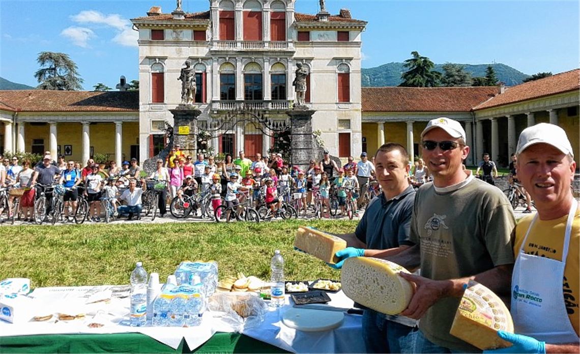 Gastronomen, Hotelgewerbe und Handel in Bassano verbinden mit dem sportlichen Großereignis die Erwartung an gute Geschäfte. Und die Radsportfans fiebern dem Giro sowieso entgegen.  Fotos: privat