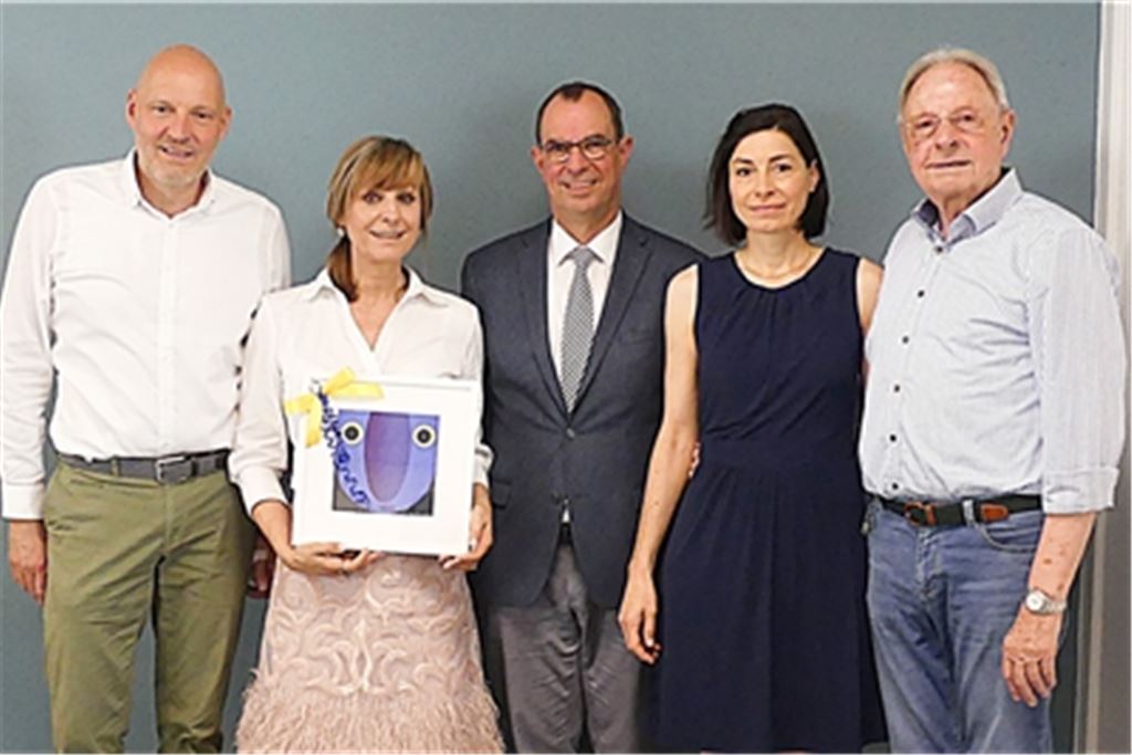 Gedankenaustausch im Modehaus Sämann (v. li.): die Geschäftsleitung mit den Geschwistern Klaus und Brigitte Sämann, Oberbürgermeister Frank Schneider, Christiane Sämann-Welschenbach und Ulrich Sämann. Foto: privat