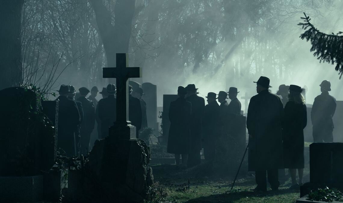 Gedreht wurde nicht in Prag, sondern in Wien. Ein Motiv, das häufig vorkommt in dem Vierteiler: der Friedhof
