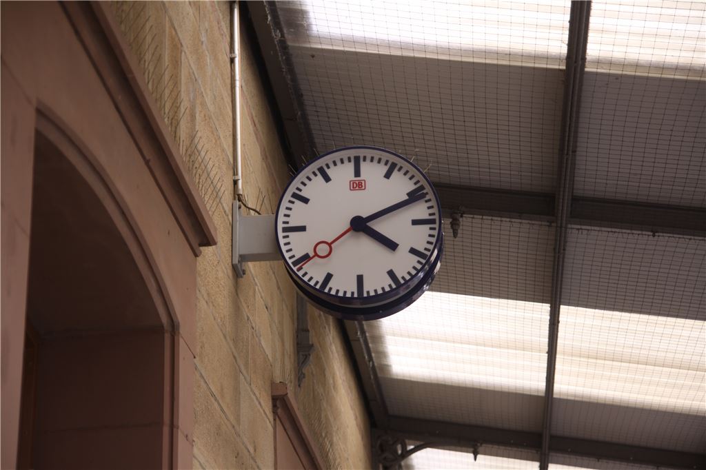 Geduld ist derzeit von Bahnreisenden gefordert.  Foto: Sadler
